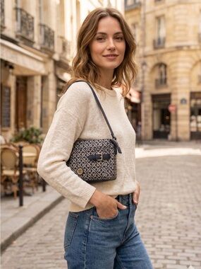 Tommy Hilfiger Monogram Pattern Navy and Cream Shoulder Bag EUC